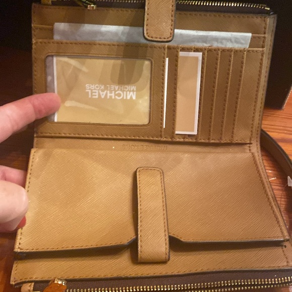 New MICHAEL KORS wristlet wallet - Picture 3 of 5